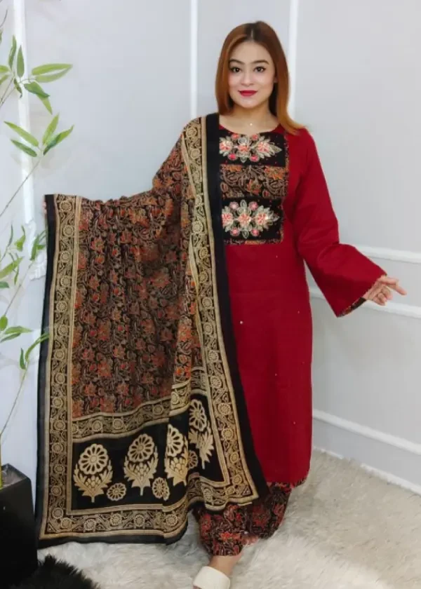 Azrakh Boutique (maroon b...