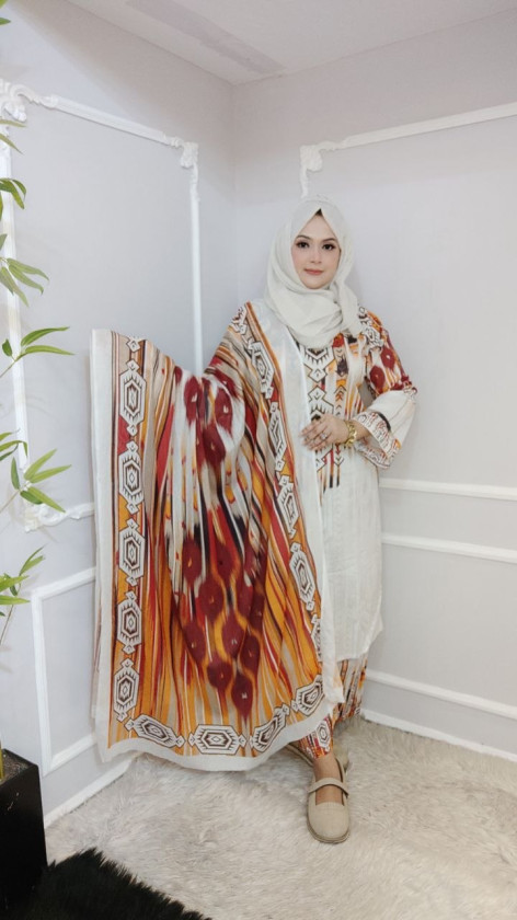 Monipuri (off white)